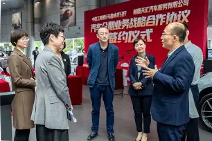 雷速首页-包含新疆广汇官宣签约备战亚冠今晚国际米兰备战荷甲，媒体一致点评：集结日马赛备战中超的词条